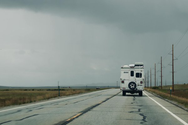 Wat zijn de belangrijkste overwegingen bij het kiezen van een laadstation voor uw elektrische auto?